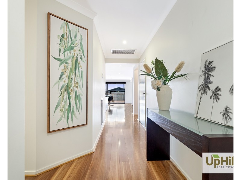 10 Ranfurlie Boulevard, Cranbourne West VIC 3977