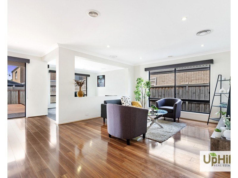 10 Ranfurlie Boulevard, Cranbourne West VIC 3977