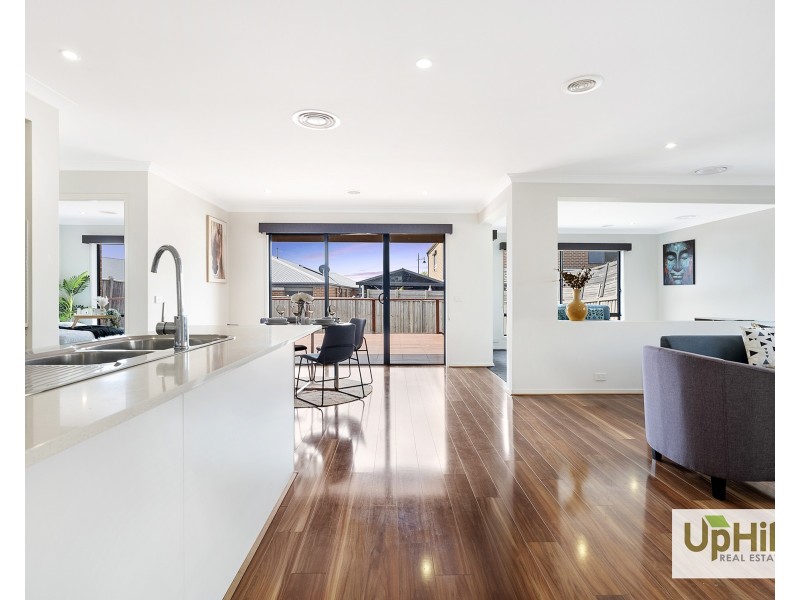 10 Ranfurlie Boulevard, Cranbourne West VIC 3977