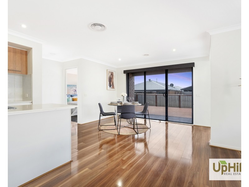 10 Ranfurlie Boulevard, Cranbourne West VIC 3977