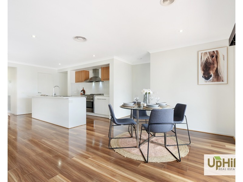 10 Ranfurlie Boulevard, Cranbourne West VIC 3977