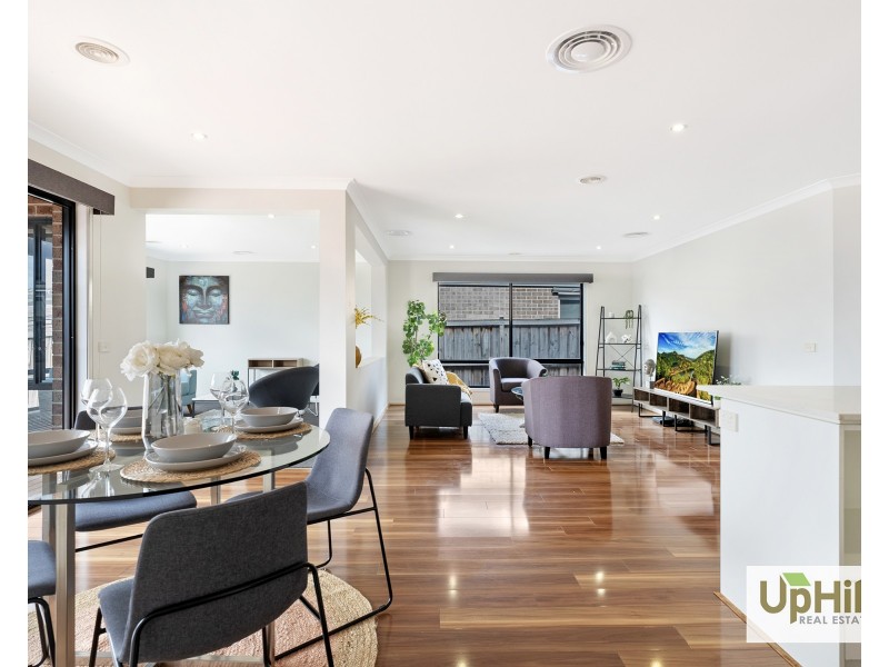 10 Ranfurlie Boulevard, Cranbourne West VIC 3977
