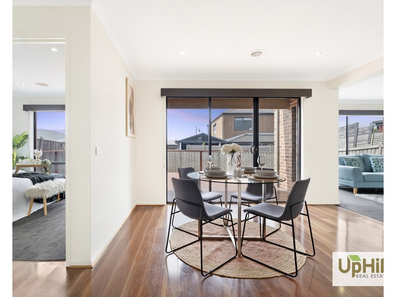 10 Ranfurlie Boulevard, Cranbourne West VIC 3977