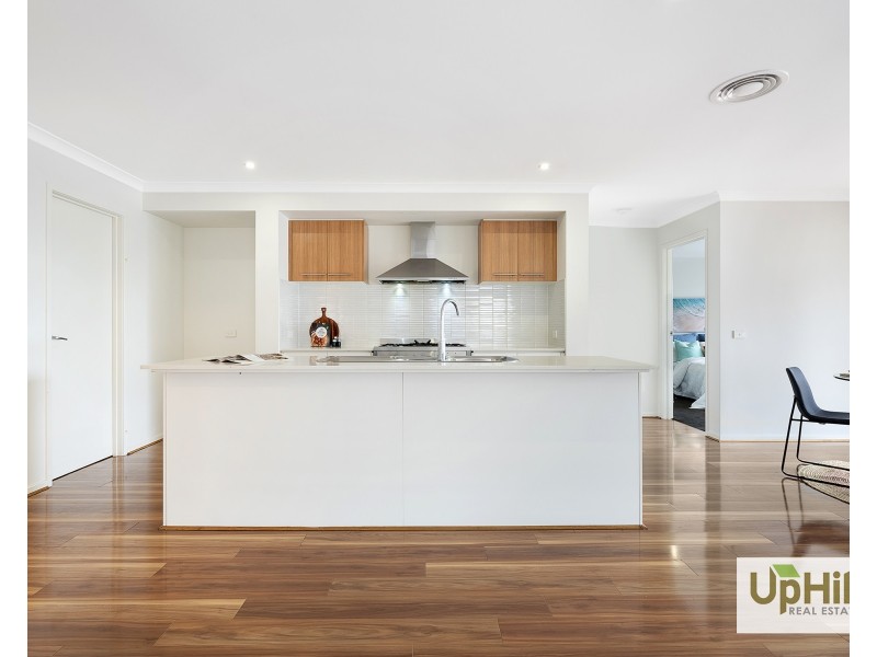 10 Ranfurlie Boulevard, Cranbourne West VIC 3977