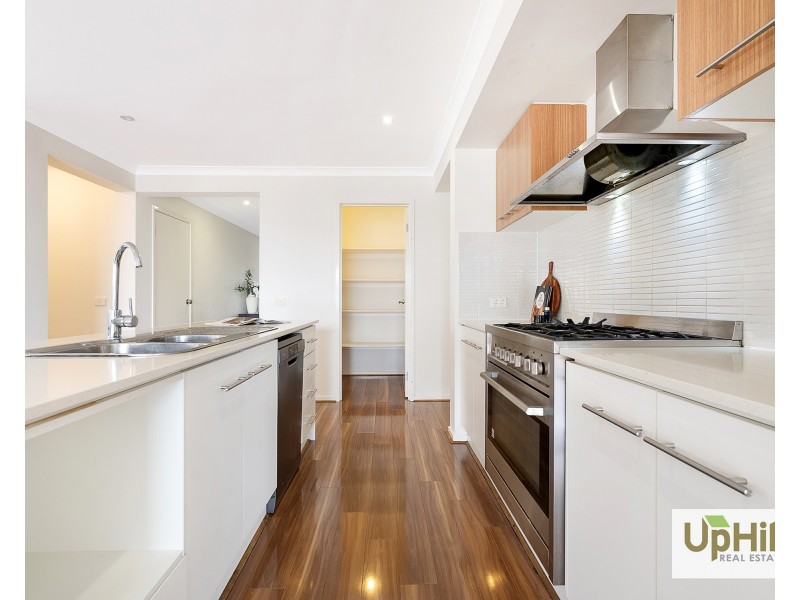 10 Ranfurlie Boulevard, Cranbourne West VIC 3977