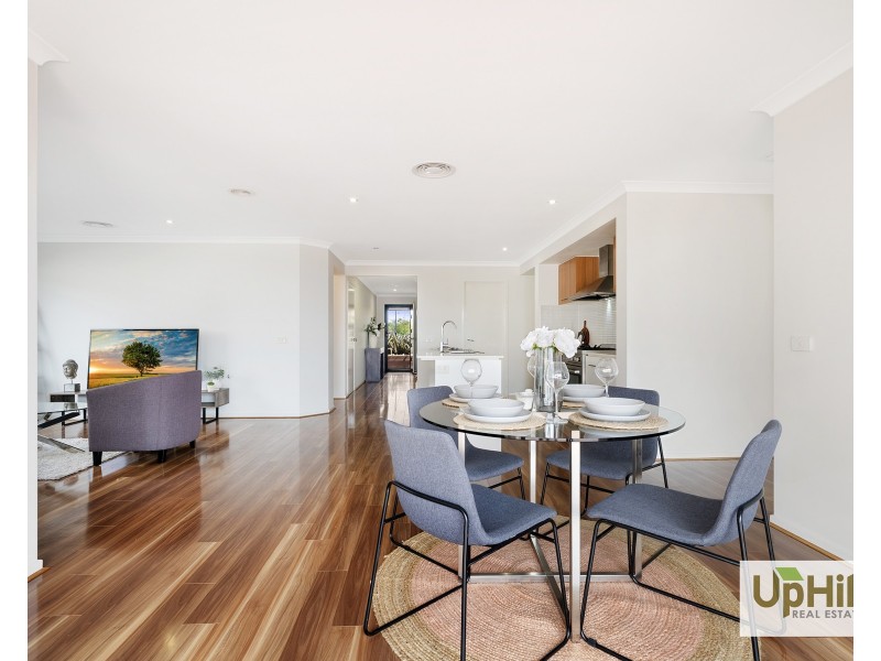 10 Ranfurlie Boulevard, Cranbourne West VIC 3977