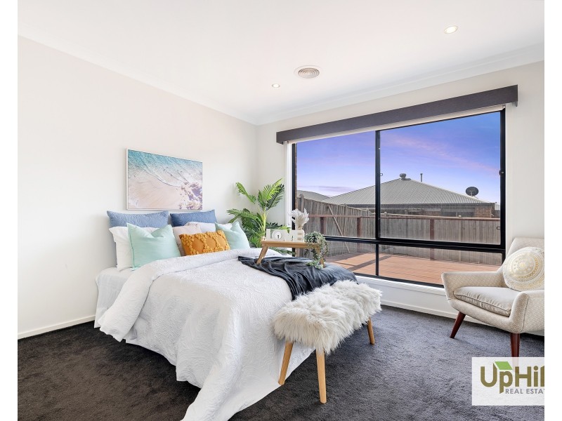 10 Ranfurlie Boulevard, Cranbourne West VIC 3977