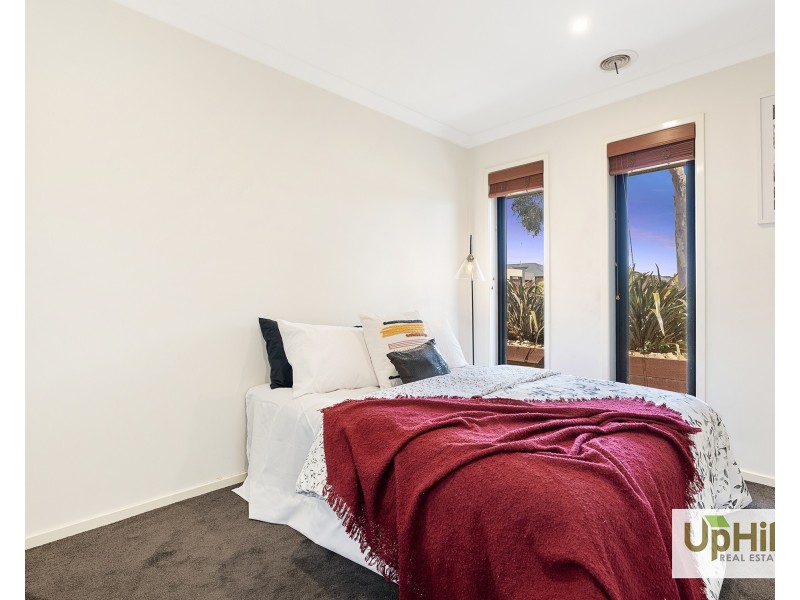 10 Ranfurlie Boulevard, Cranbourne West VIC 3977