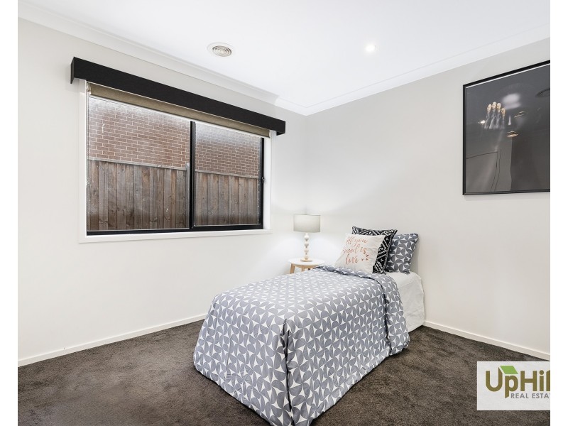 10 Ranfurlie Boulevard, Cranbourne West VIC 3977