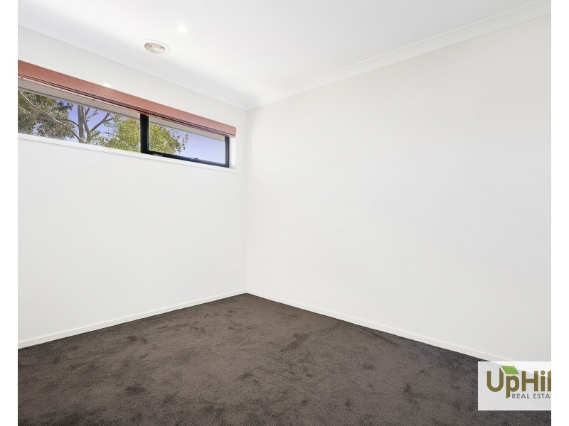 10 Ranfurlie Boulevard, Cranbourne West VIC 3977