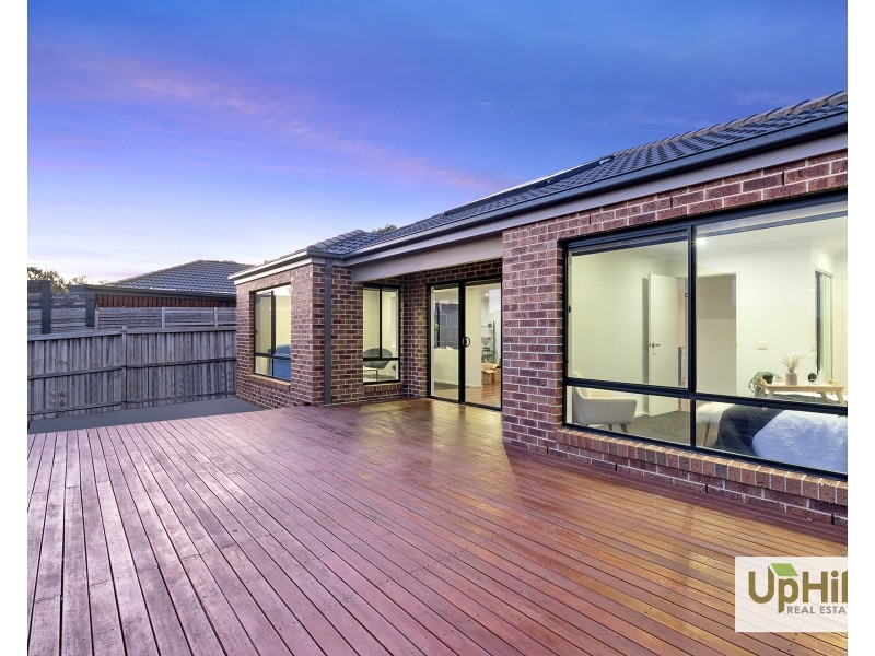 10 Ranfurlie Boulevard, Cranbourne West VIC 3977