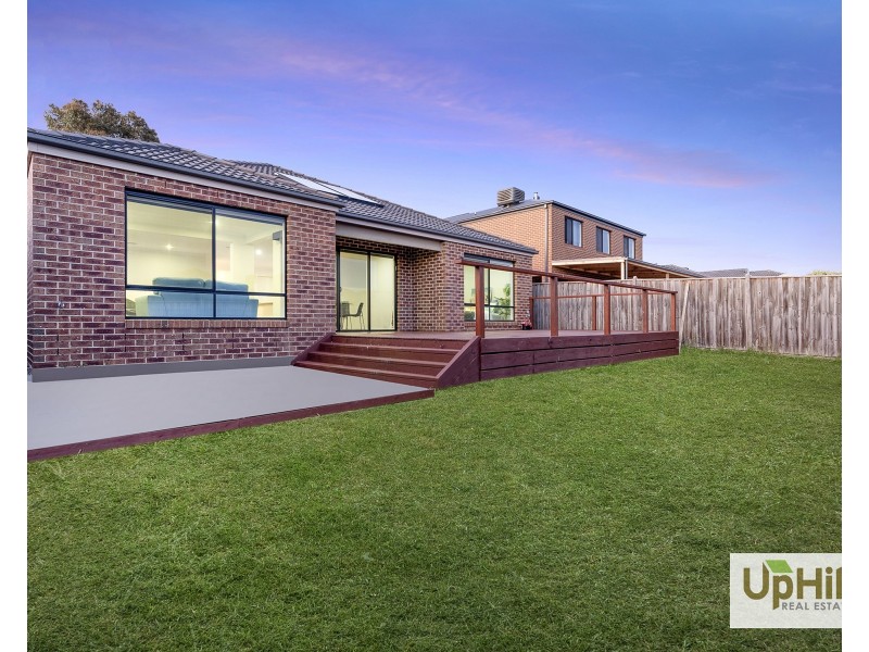 10 Ranfurlie Boulevard, Cranbourne West VIC 3977