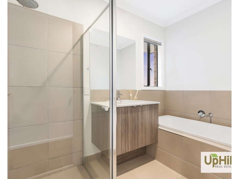 5 Tadpole Lane, Clyde North VIC 3978