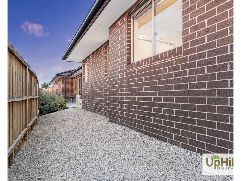 5 Tadpole Lane, Clyde North VIC 3978