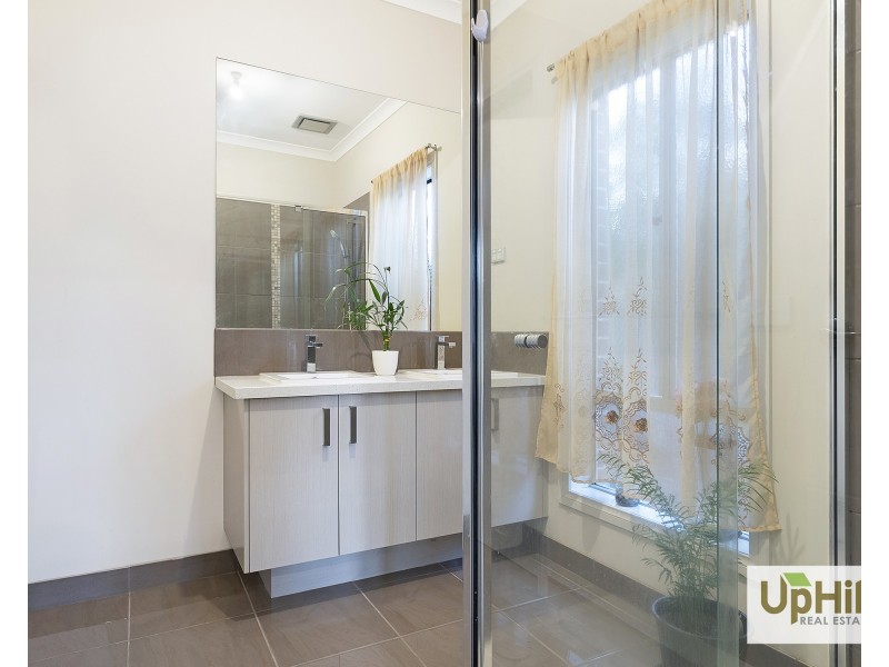 25 Wheelwright Street, Clyde North VIC 3978