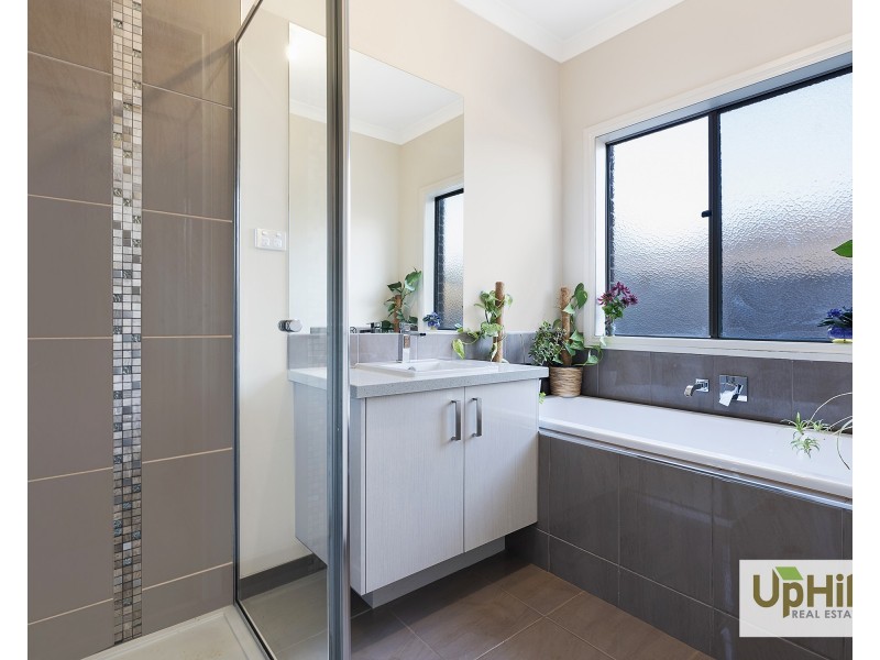 25 Wheelwright Street, Clyde North VIC 3978