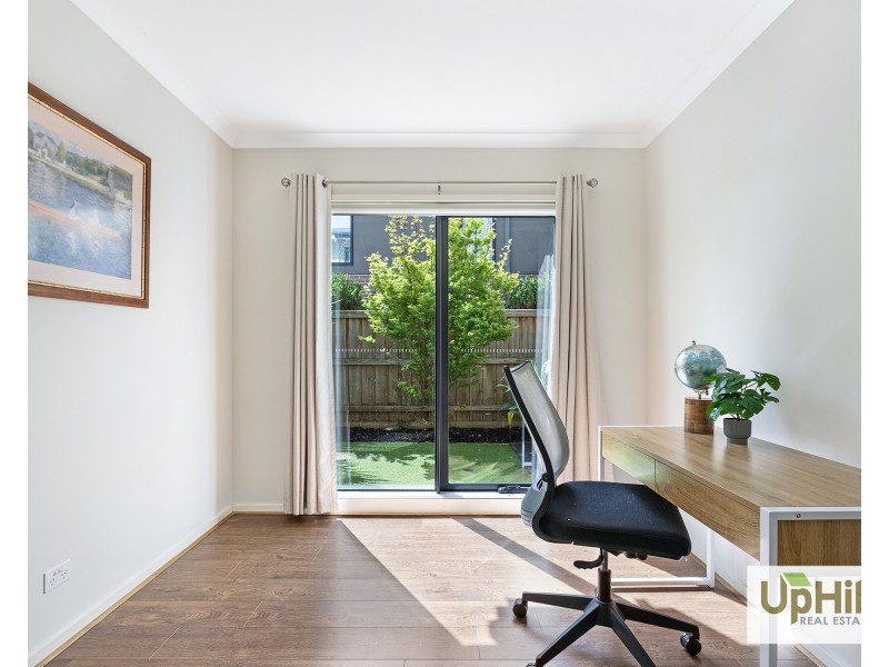 6 Quintino Walk, Clyde North VIC 3978