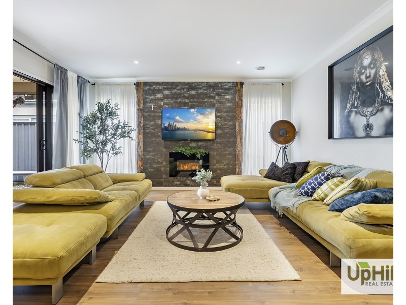 6  Marwedel Avenue, Clyde North VIC 3978