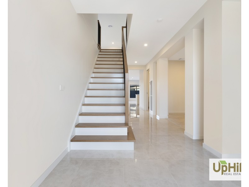 28 Cavern Boulevard, Clyde North VIC 3978