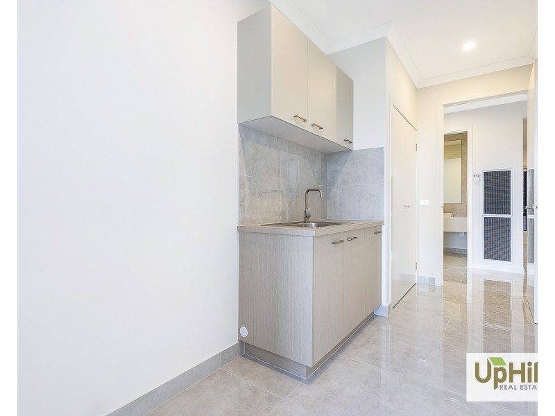 28 Cavern Boulevard, Clyde North VIC 3978