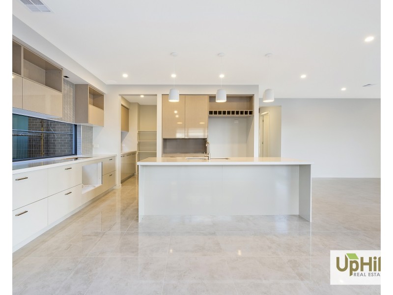 28 Cavern Boulevard, Clyde North VIC 3978