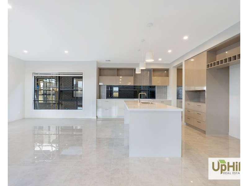 28 Cavern Boulevard, Clyde North VIC 3978