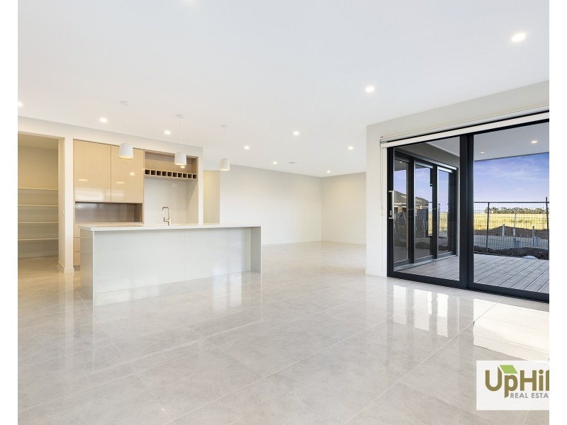 28 Cavern Boulevard, Clyde North VIC 3978