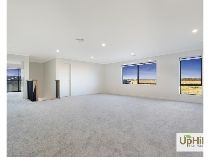 28 Cavern Boulevard, Clyde North VIC 3978