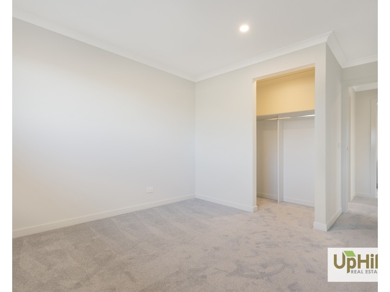 28 Cavern Boulevard, Clyde North VIC 3978