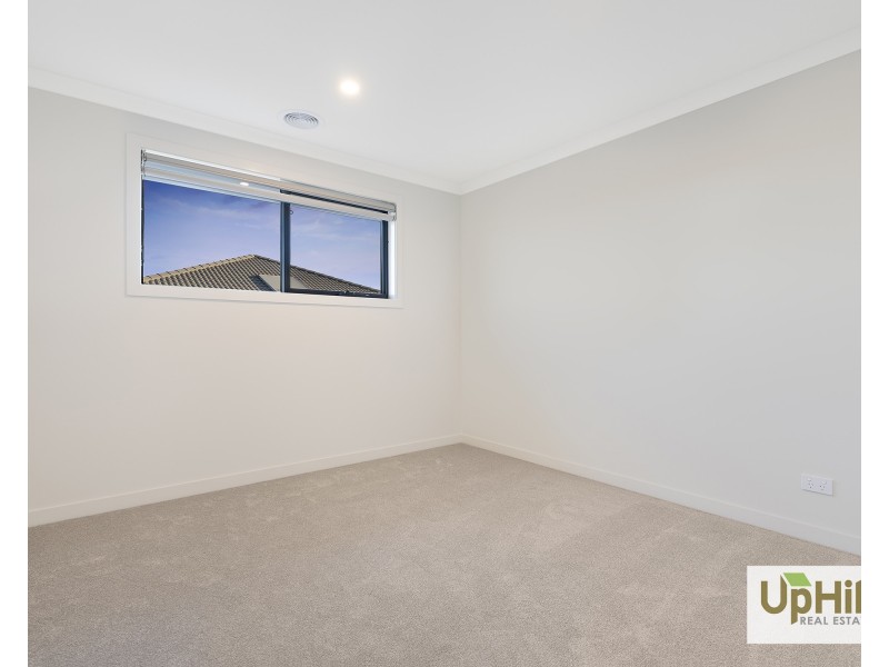 28 Cavern Boulevard, Clyde North VIC 3978