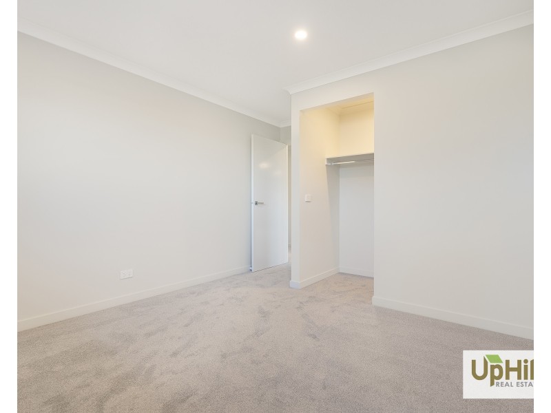 28 Cavern Boulevard, Clyde North VIC 3978