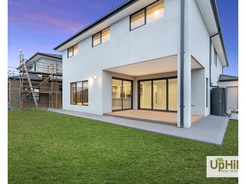 28 Cavern Boulevard, Clyde North VIC 3978