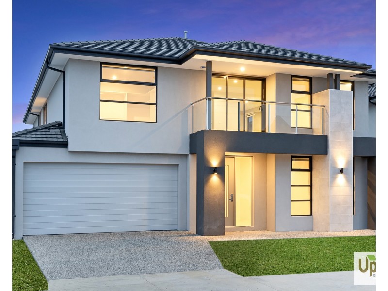 28 Cavern Boulevard, Clyde North VIC 3978