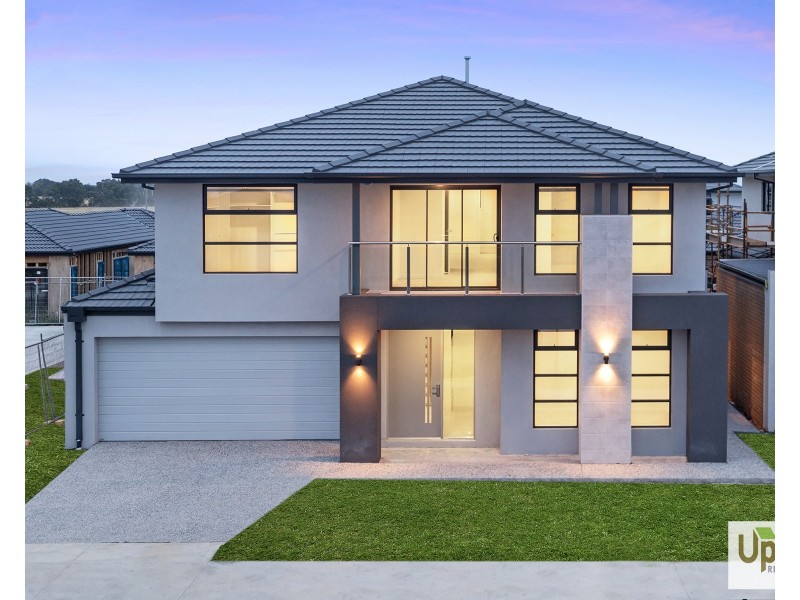 28 Cavern Boulevard, Clyde North VIC 3978