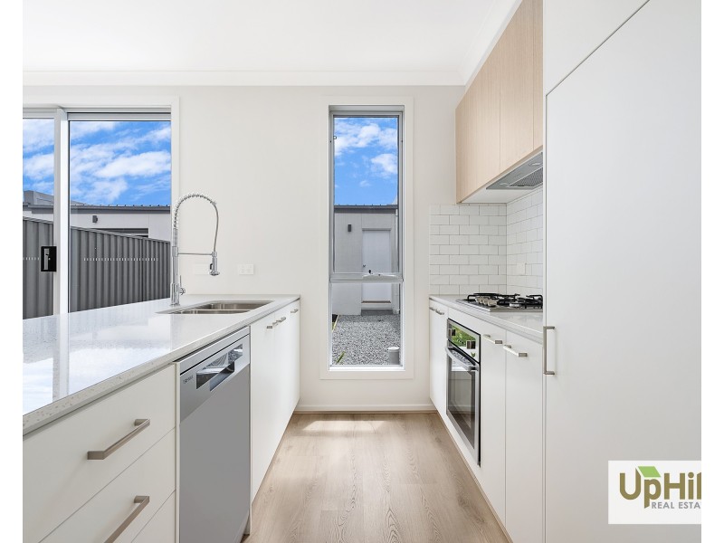 11  San Siro Walk, Berwick VIC 3806