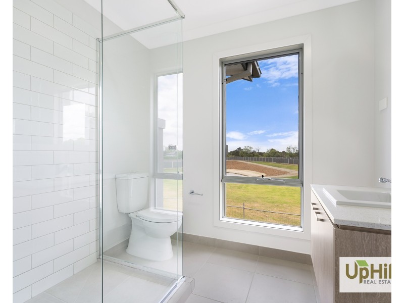 11  San Siro Walk, Berwick VIC 3806
