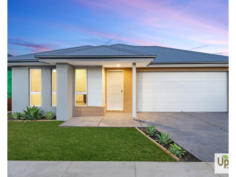 19  Bambusa Way, Clyde North VIC 3978