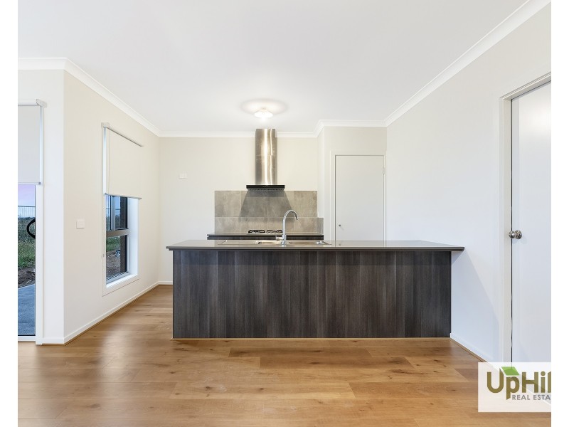 19  Bambusa Way, Clyde North VIC 3978