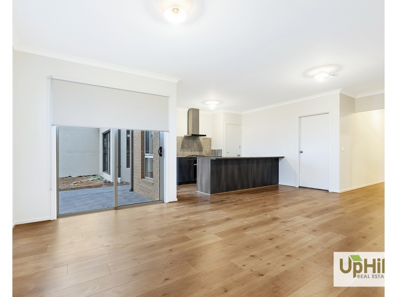 19  Bambusa Way, Clyde North VIC 3978