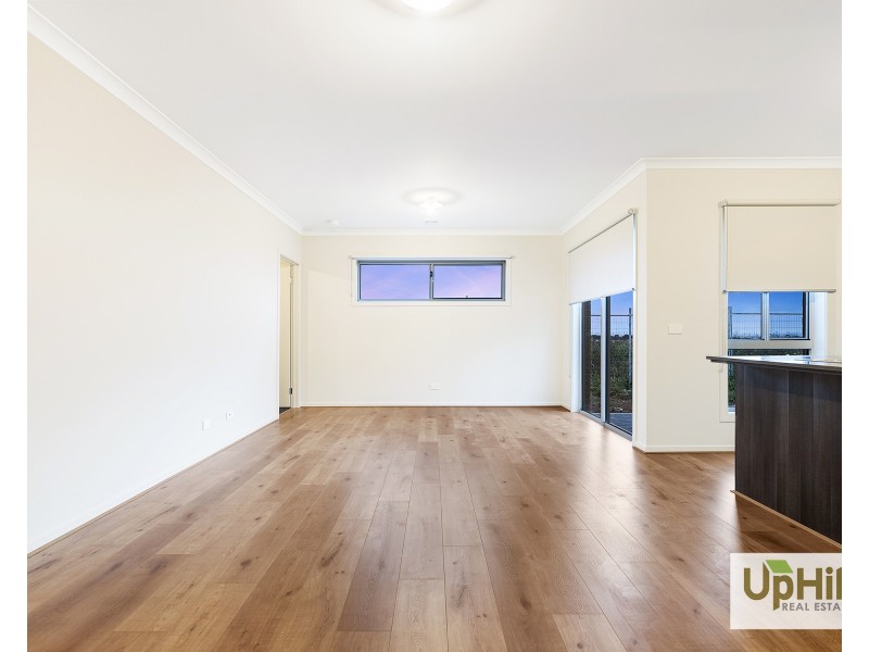 19  Bambusa Way, Clyde North VIC 3978