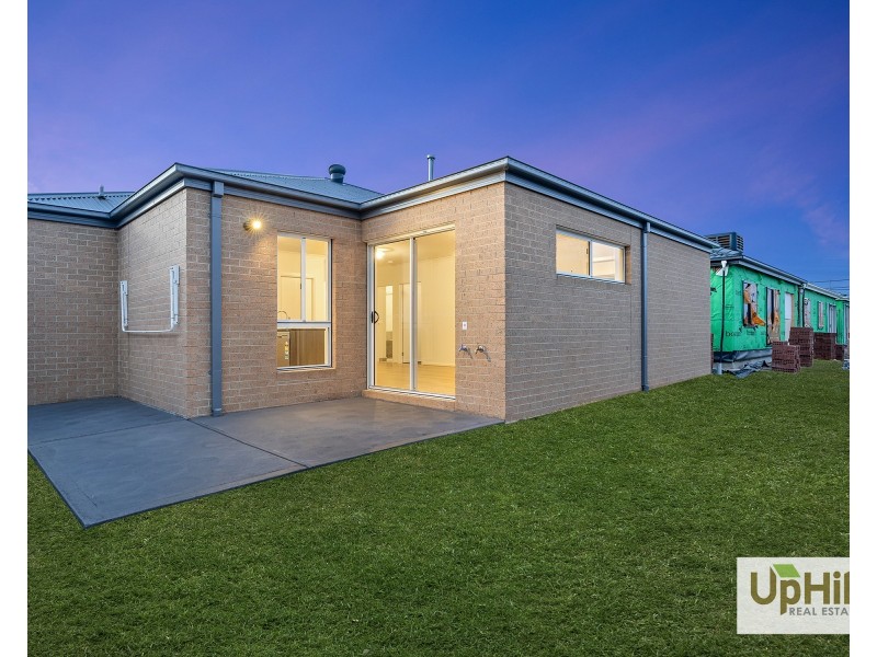 19  Bambusa Way, Clyde North VIC 3978