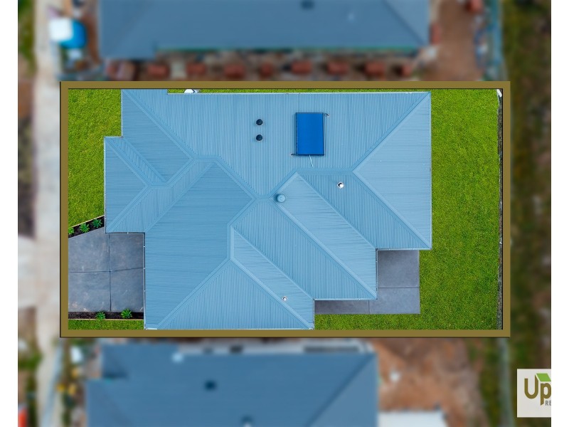 19  Bambusa Way, Clyde North VIC 3978