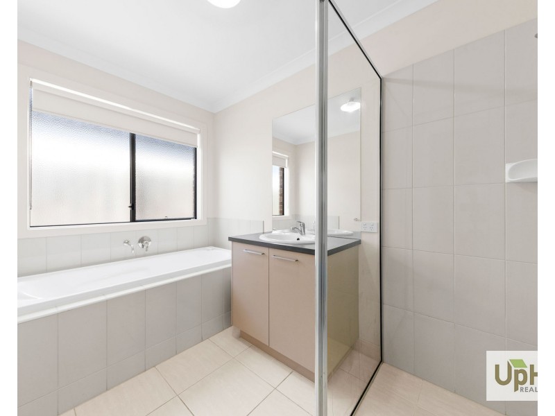 88 Bimberry Circuit, Clyde VIC 3978