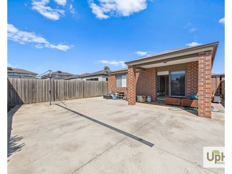 88 Bimberry Circuit, Clyde VIC 3978