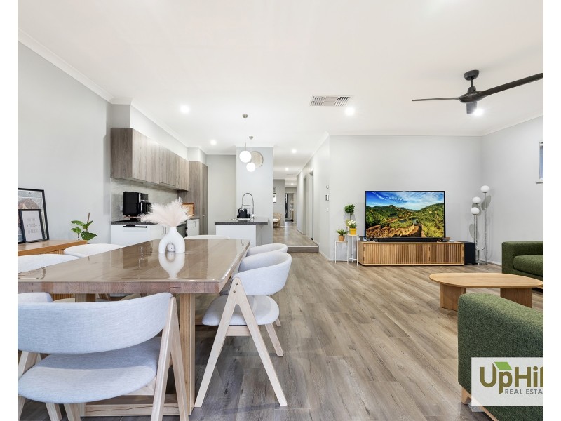 54 Bona Vista Rise, Clyde VIC 3978