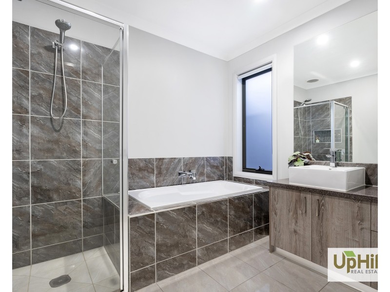 54 Bona Vista Rise, Clyde VIC 3978