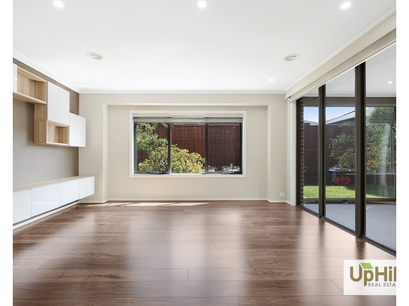 62 Como Parade, Clyde North VIC 3978