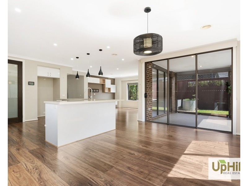62 Como Parade, Clyde North VIC 3978