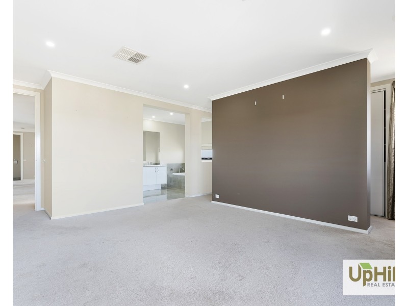 62 Como Parade, Clyde North VIC 3978