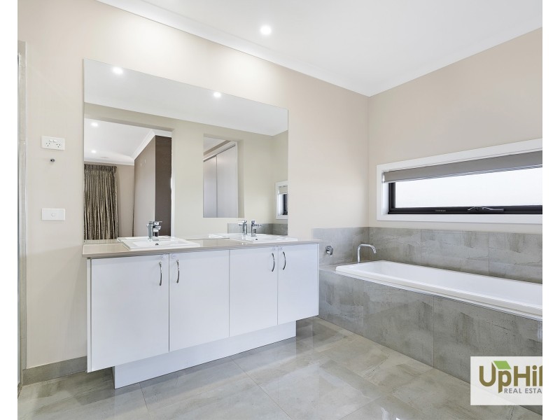 62 Como Parade, Clyde North VIC 3978